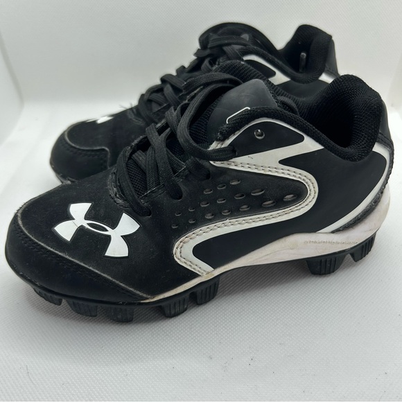 Under Armour Other - Under Armour Kids Black and White Sneakers sz 11